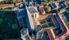 Entre terre et ciel : nous sommes un pays Cathédrale Entre terre et ciel : nous sommes un pays Cathédrale