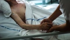 Fin de vie : l'appel de 12 députés de tous les bords à dissocier aide à mourir et soins palliatifs Fin de vie : l'appel de 12 députés de tous les bords à dissocier aide à mourir et soins palliatifs